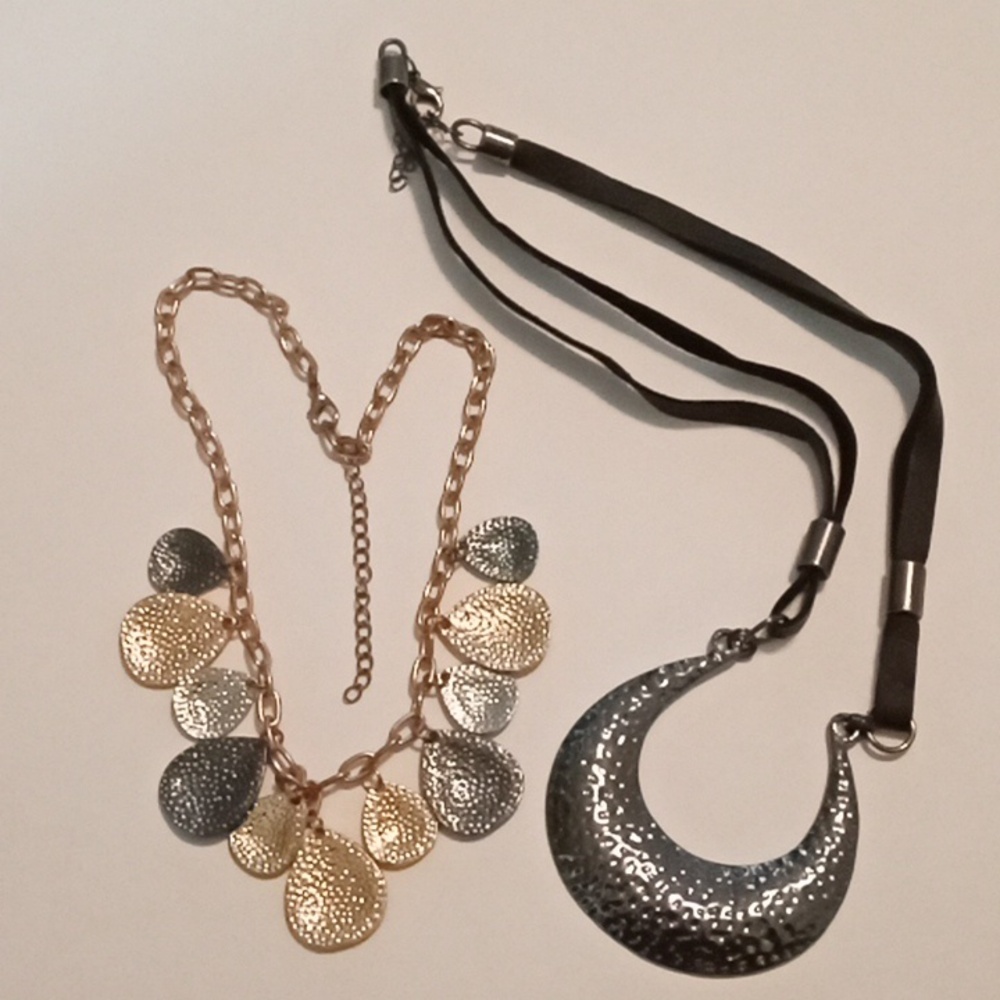 #796.  2 Piece Mixed Metal Statement And Pendant Necklace Bundle